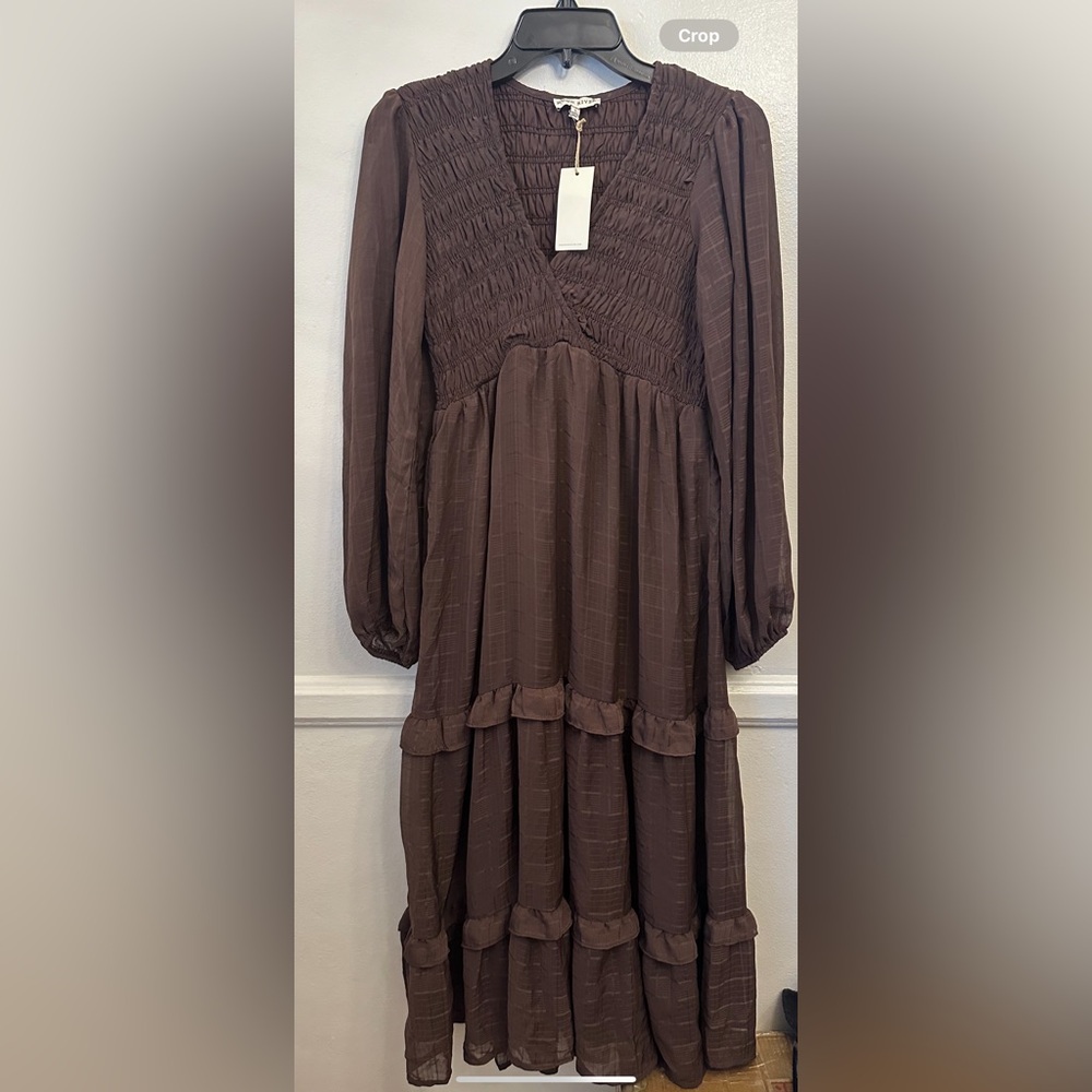 Moon River Smocked V-neck Bodice Tiered Midi Dress, Rust/brown size S